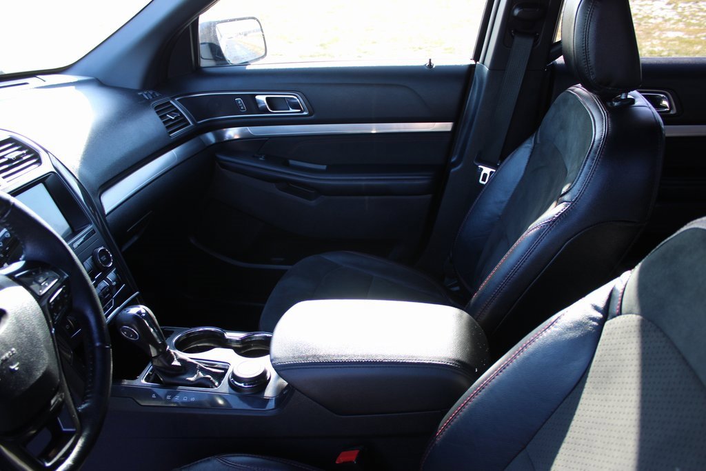 Used 2019 Ford Explorer XLT w/ Equipment Group 202A image 11