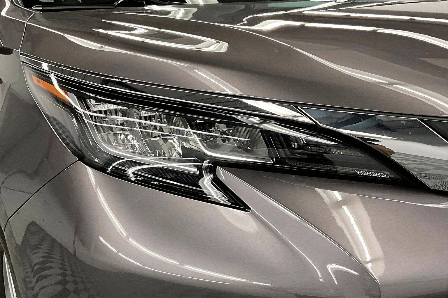 Used 2023 Toyota Sienna XLE FWD image 35
