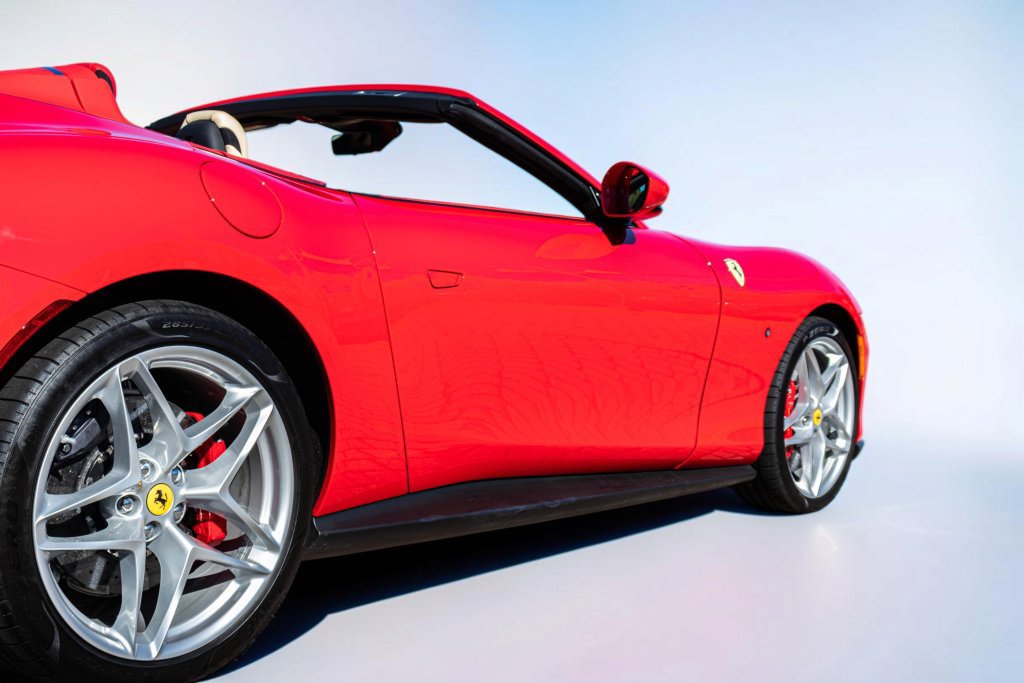 Certified 2025 Ferrari Roma Spider RWD image 19