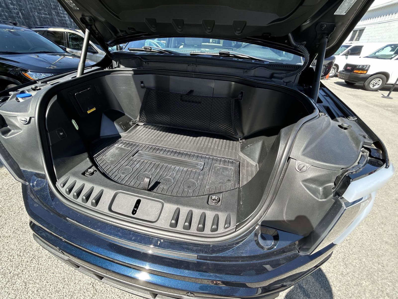 Used 2023 Ford F150 Lightning Platinum image 11