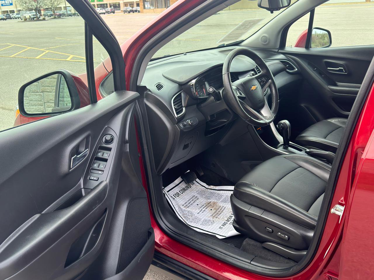 Used 2021 Chevrolet Trax LT w/ Premium Seat Package image 11