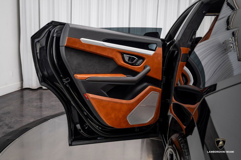 Used 2019 Lamborghini Urus image 47