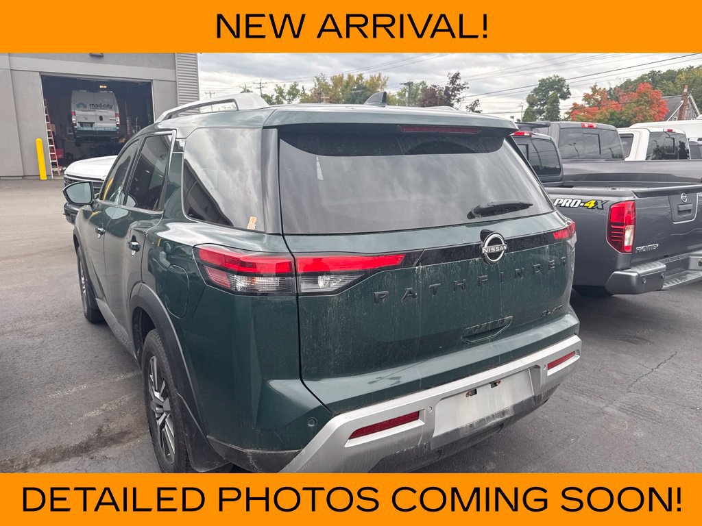Used 2022 Nissan Pathfinder SL w/ SL Black Package AWD/4WD image 5