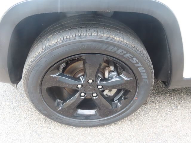 Used 2023 Jeep Grand Cherokee Altitude AWD/4WD image 18