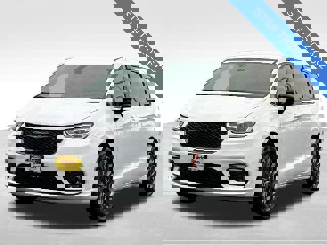 New 2026 Chrysler Pacifica Select image 3