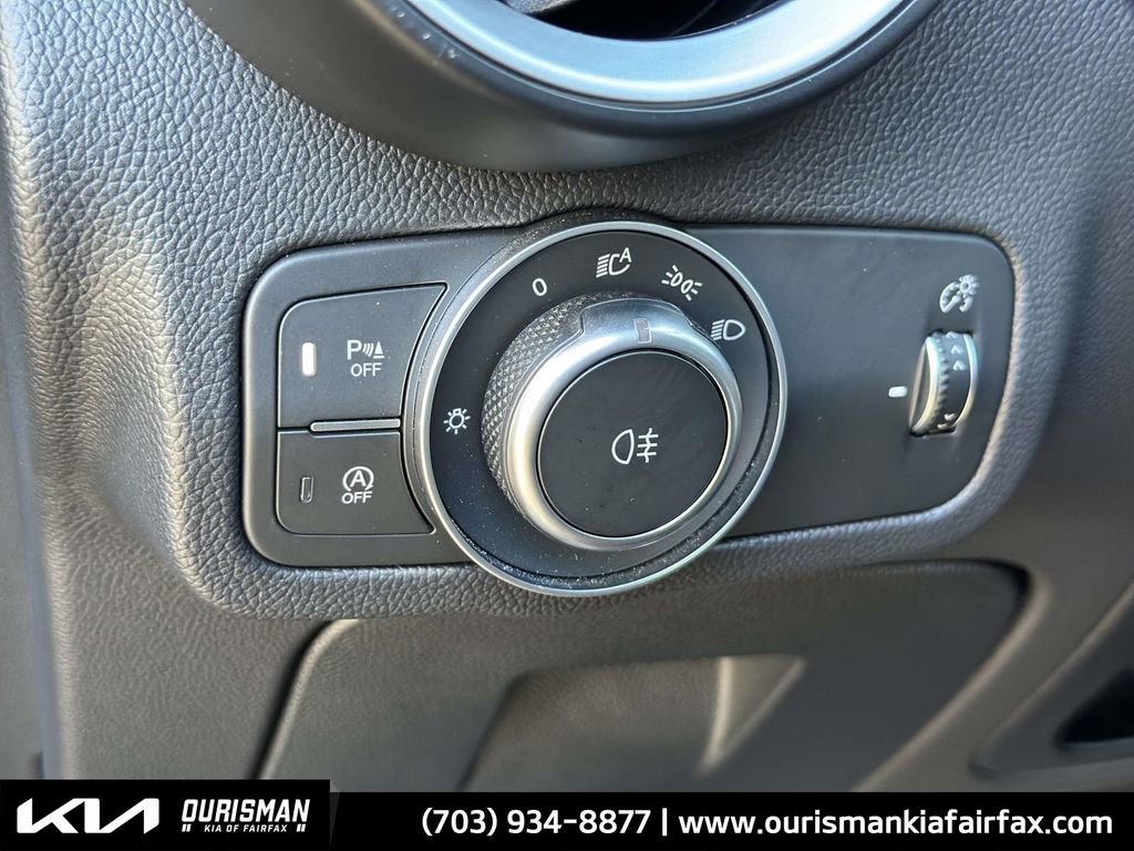 Used 2022 Alfa Romeo Stelvio Veloce image 11