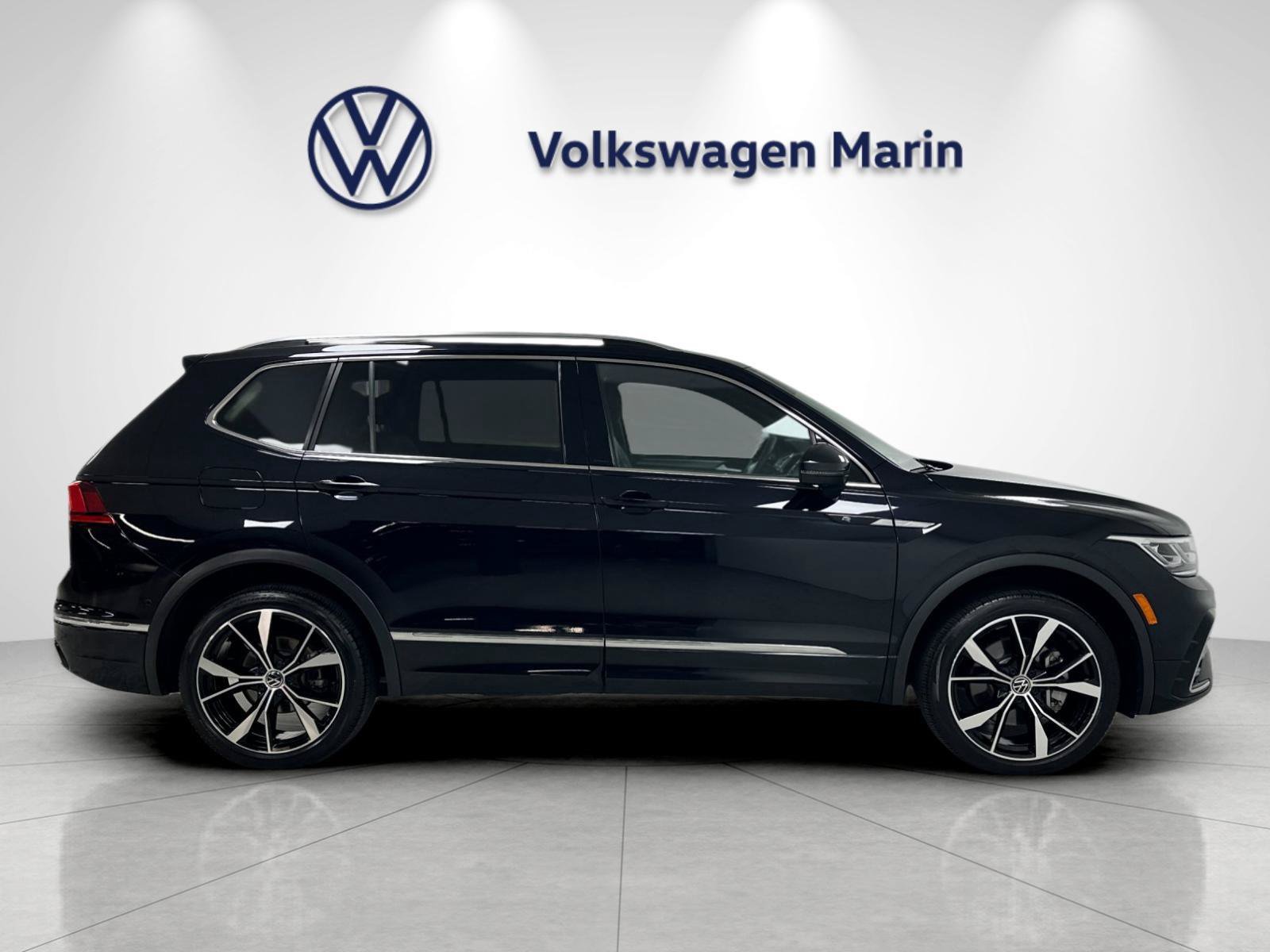 Used 2024 Volkswagen Tiguan SEL R-Line AWD/4WD image 6