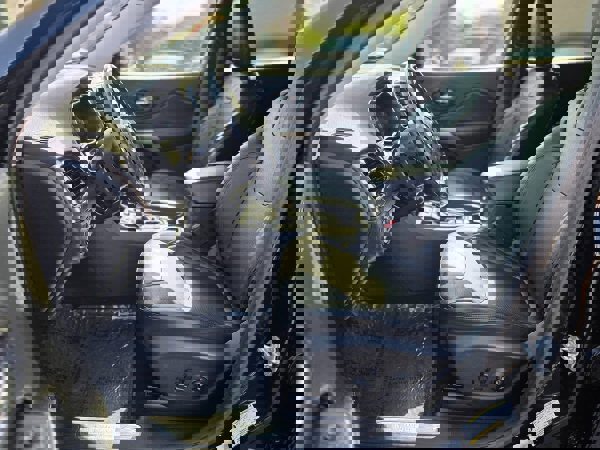 Used 2019 Jeep Cherokee Limited image 16