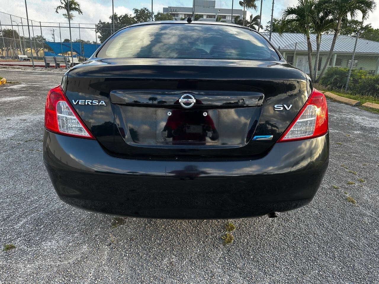 Used 2012 Nissan Versa SV FWD image 6