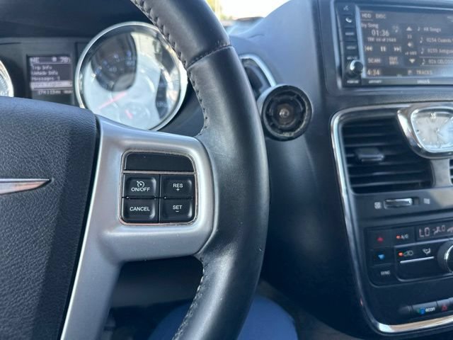 Used 2015 Chrysler Town & Country Touring FWD image 37