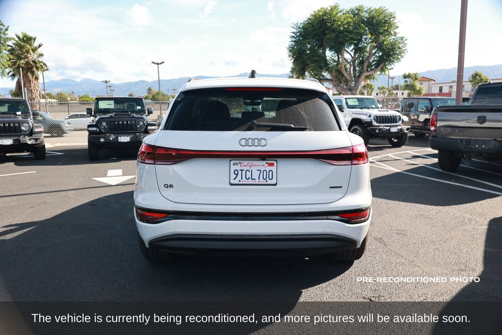 Used 2025 Audi Q6 e-tron Premium Plus w/ Premium Plus AWD/4WD image 4