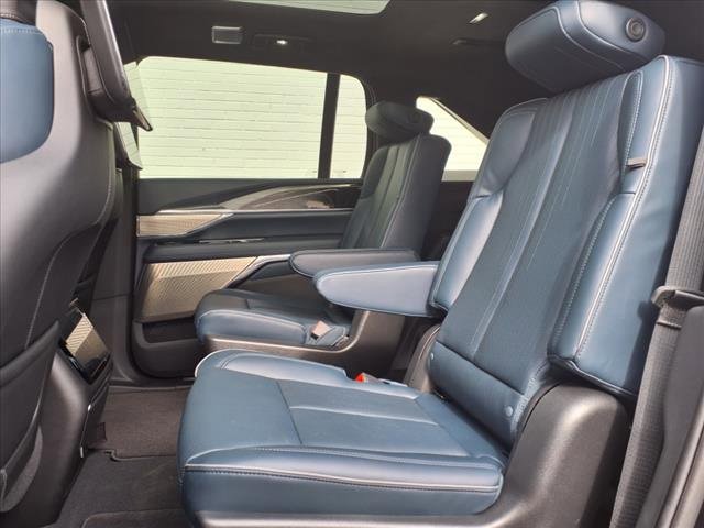 New 2025 Cadillac Escalade IQ Sport 2 w/ LPO, ONYX Package image 7