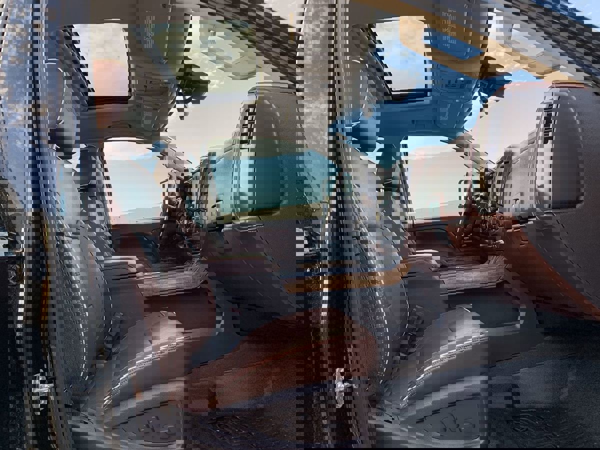 Used 2015 Chevrolet Silverado 3500 High Country image 32