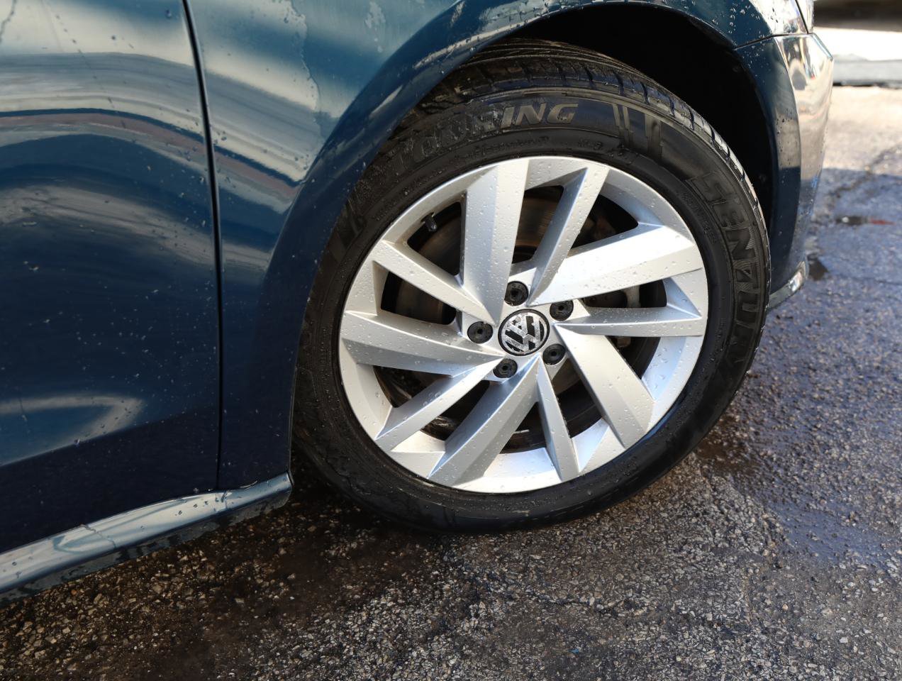 Used 2018 Volkswagen Passat 2.0T SE image 9