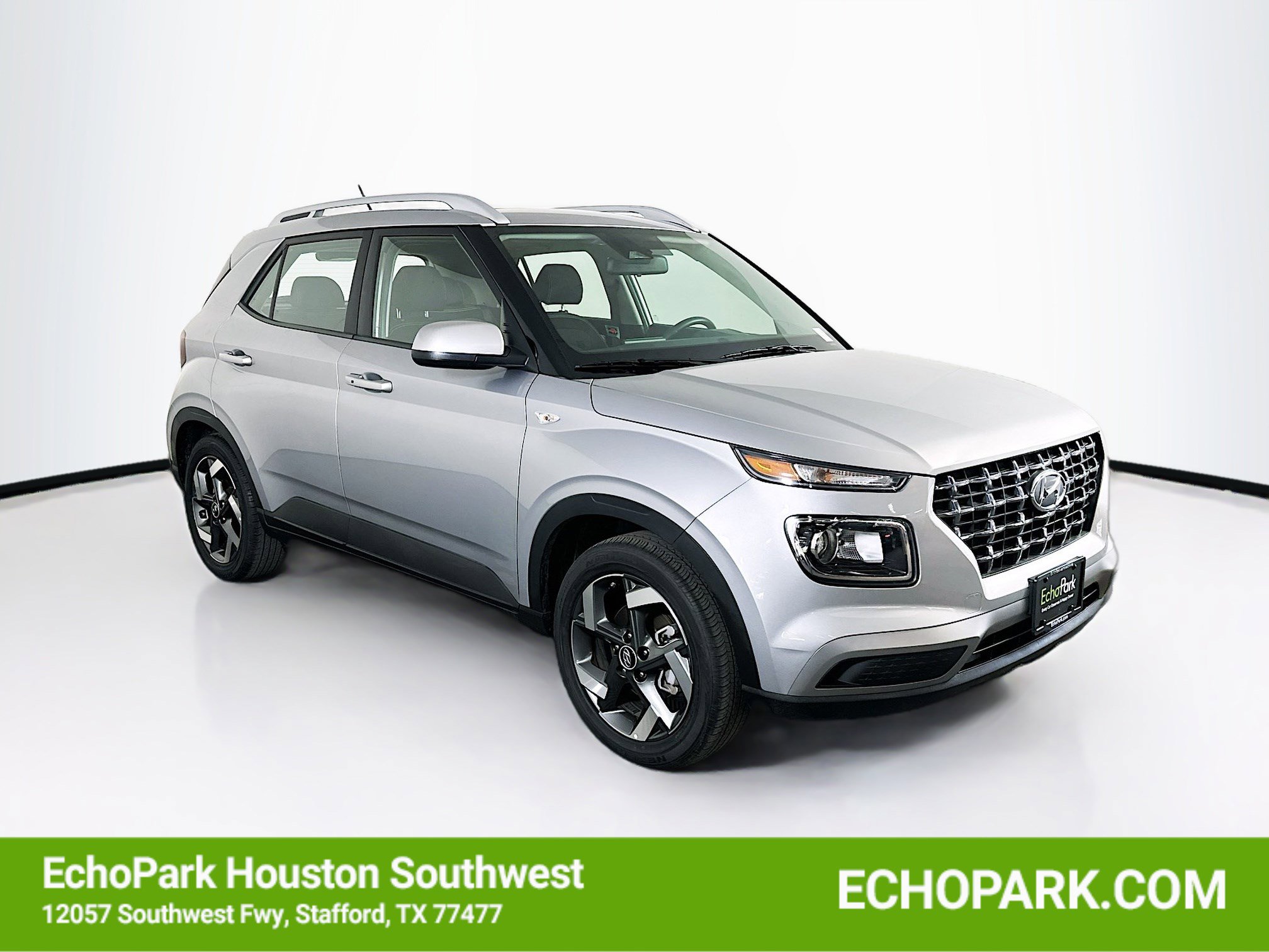 Used 2025 Hyundai Venue SEL video 1