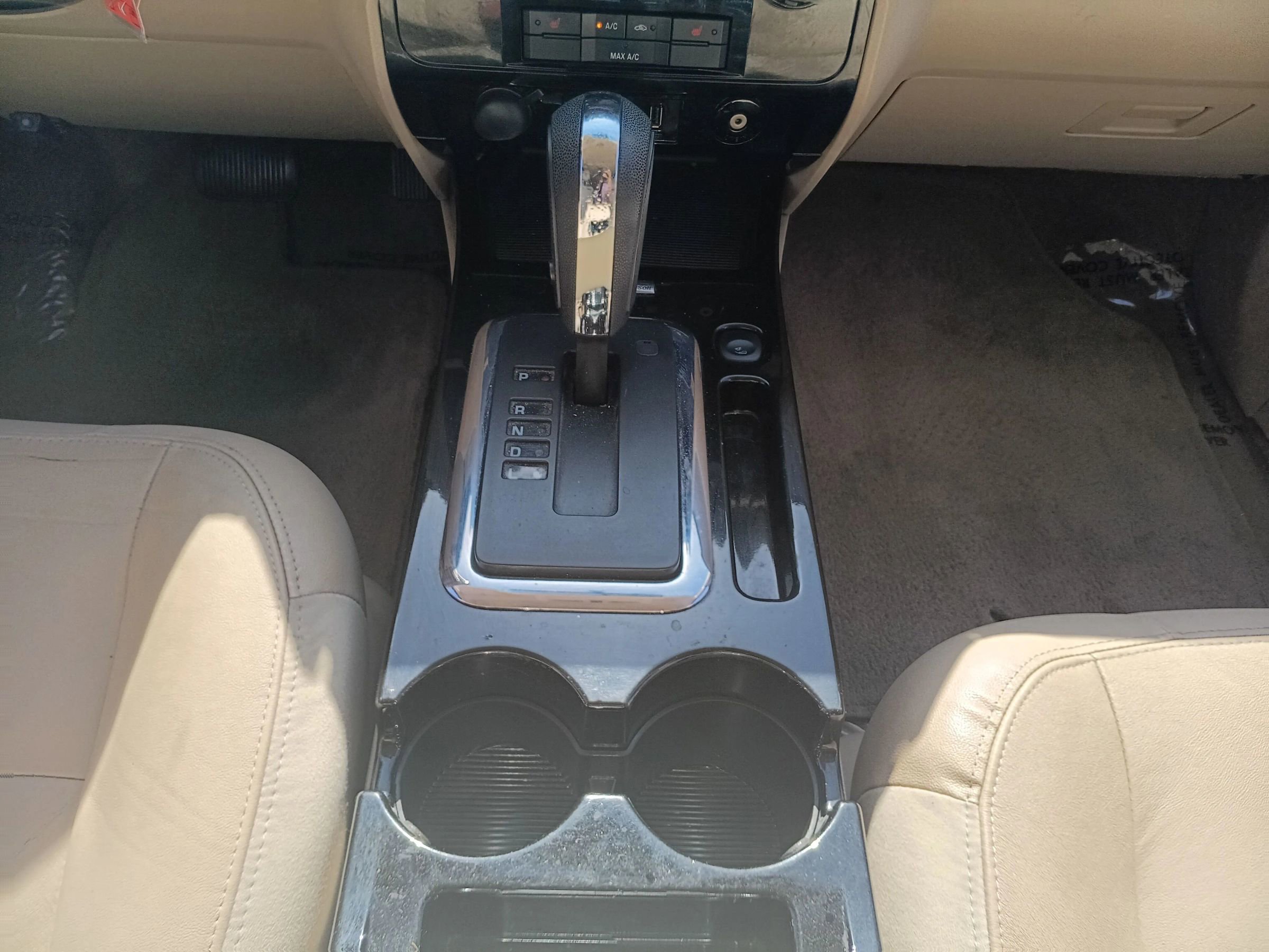 Used 2010 Ford Escape Limited image 19