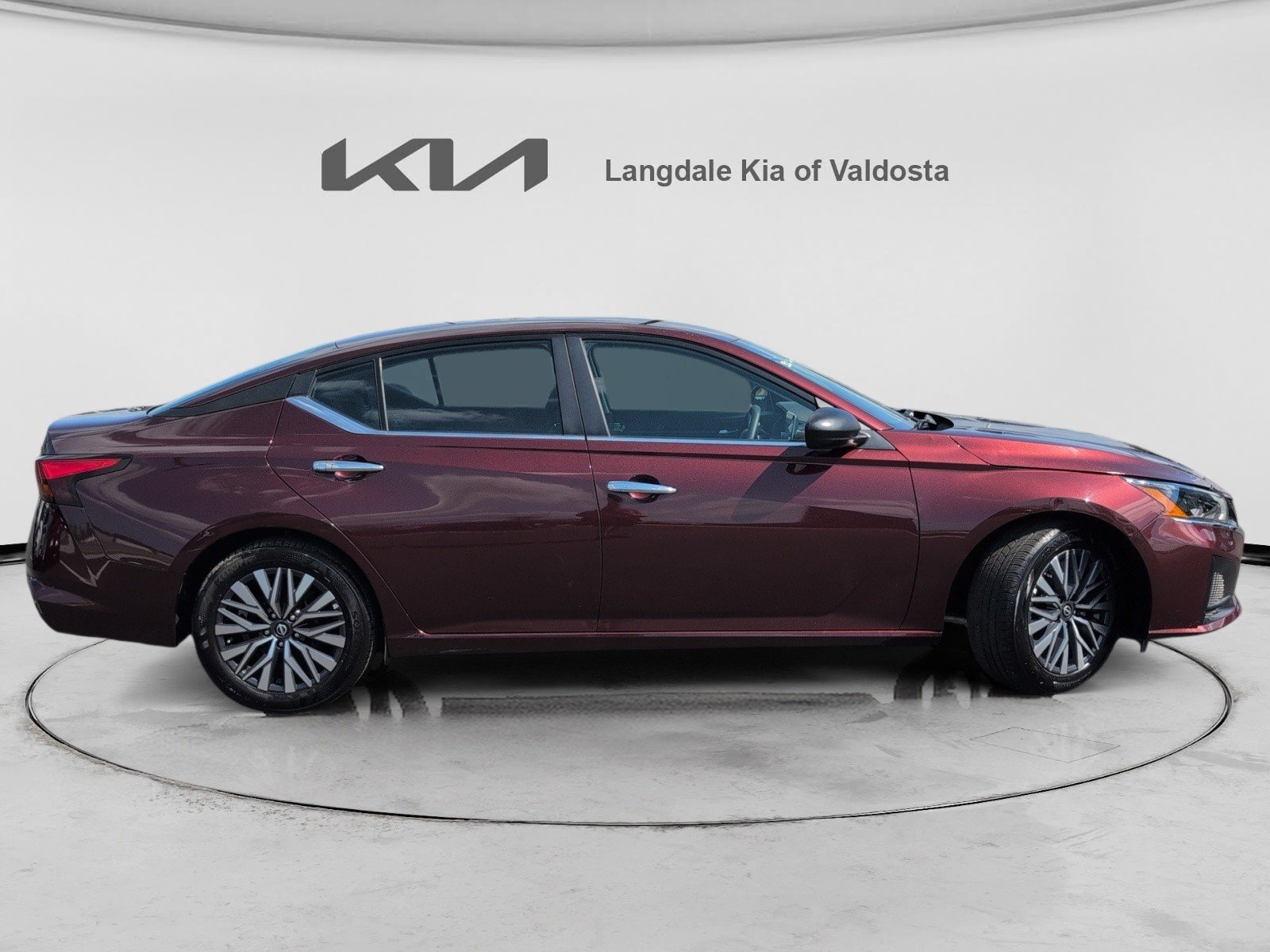 Used 2024 Nissan Altima 2.5 SV FWD image 3