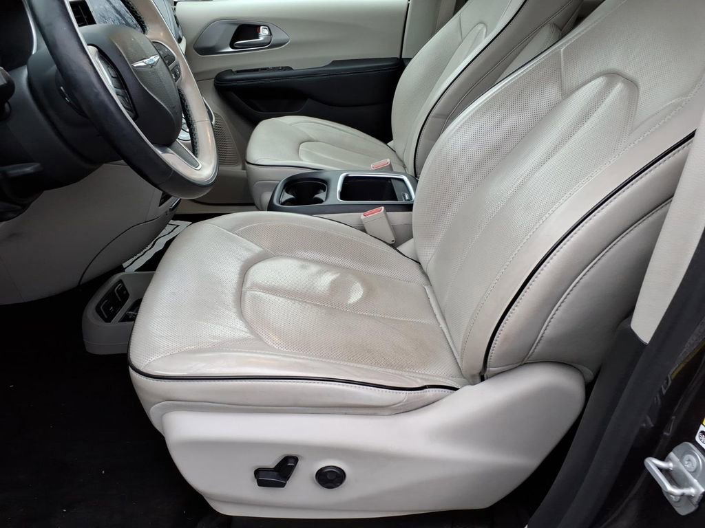 Used 2018 Chrysler Pacifica Limited w/ Advanced Safetytec Group image 15