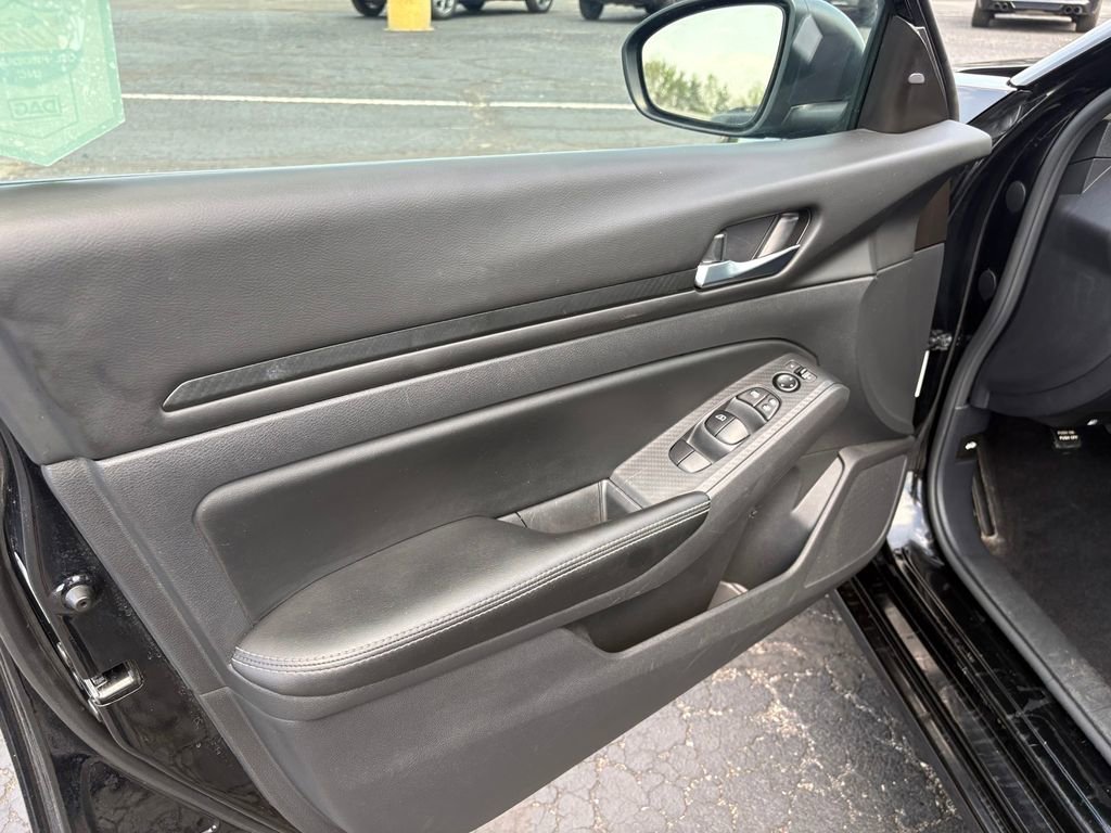 Used 2024 Nissan Altima 2.5 SV FWD image 13