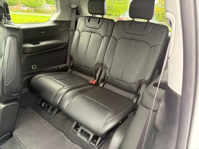 Used 2023 Jeep Grand Cherokee L Limited AWD/4WD image 17