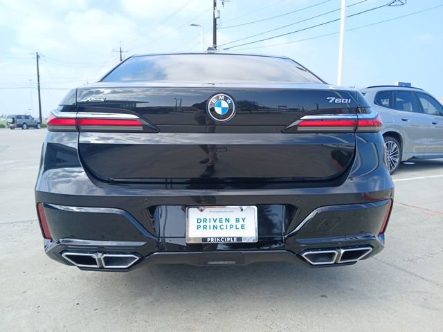 Used 2024 BMW 760i xDrive w/ Premium Package 2 image 8