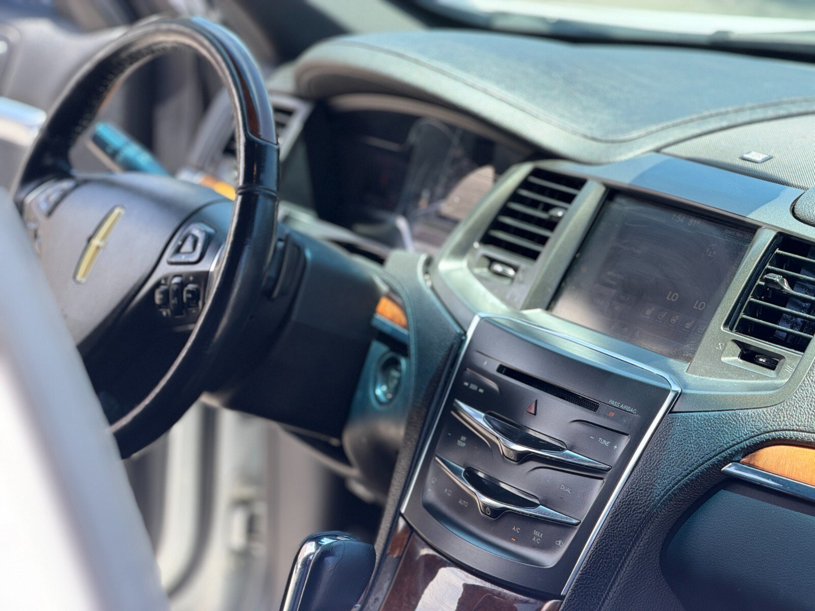 Used 2013 Lincoln MKS AWD image 15