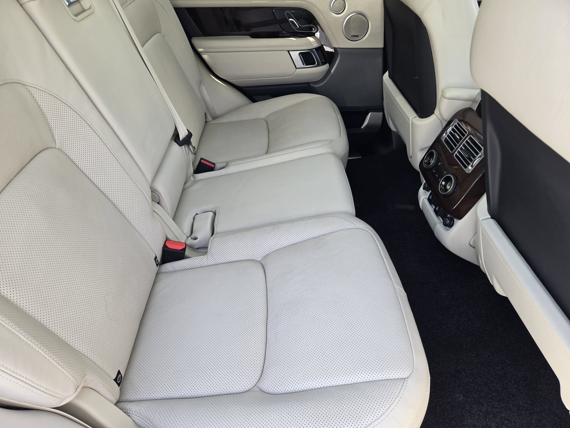 Used 2018 Land Rover Range Rover Supercharged AWD/4WD image 28