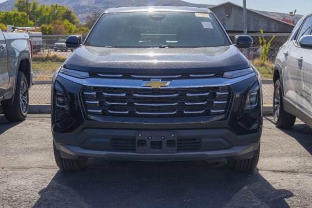 Used 2025 Chevrolet Equinox LT AWD/4WD image 3