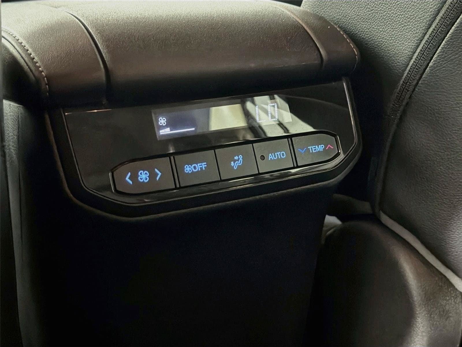 Used 2021 Toyota Highlander XLE FWD image 25