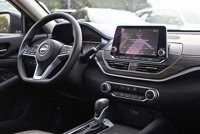 Used 2025 Nissan Altima 2.5 SV image 21