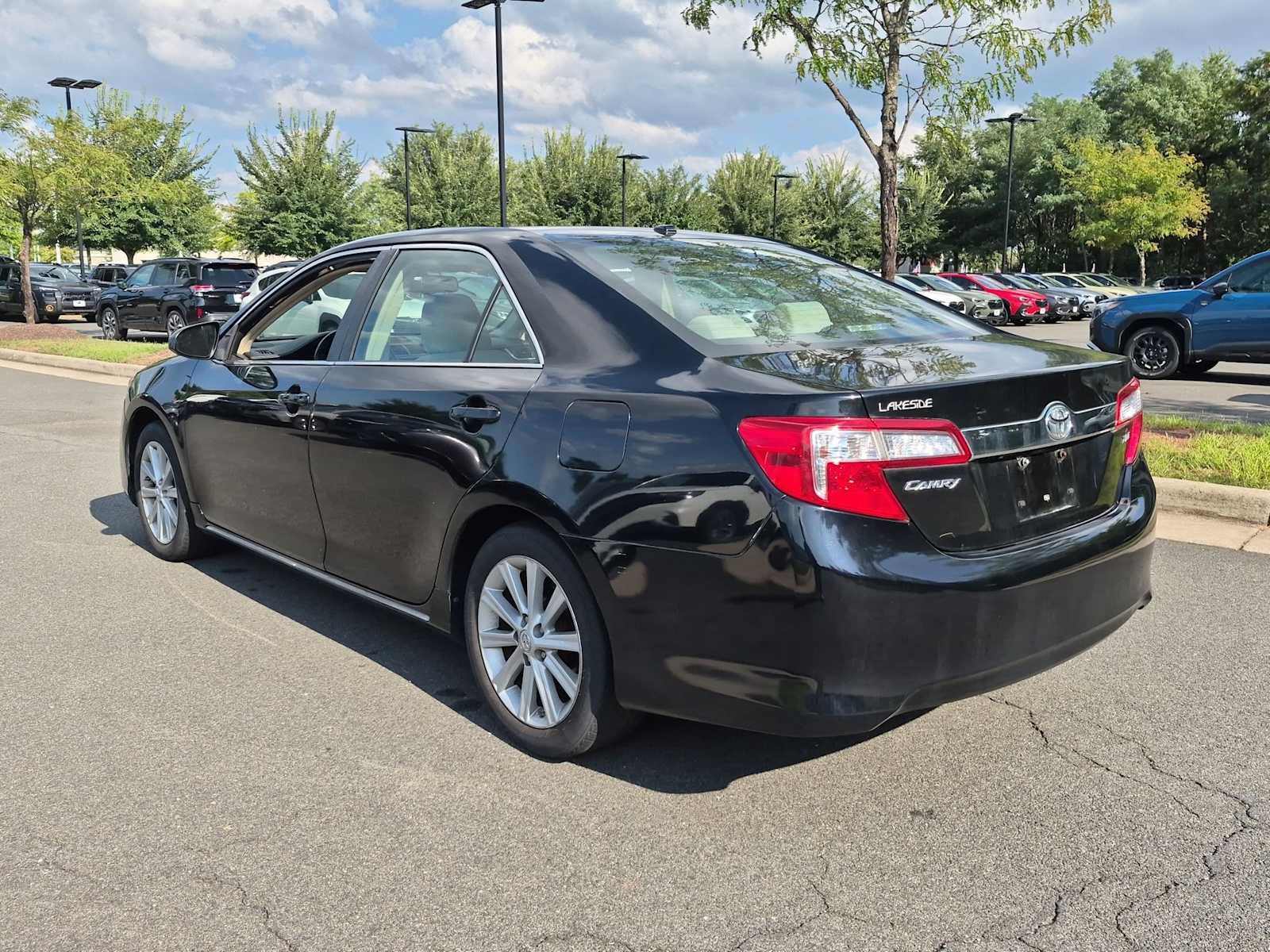 Used 2014 Toyota Camry XLE w/ Convenience Package FWD image 6