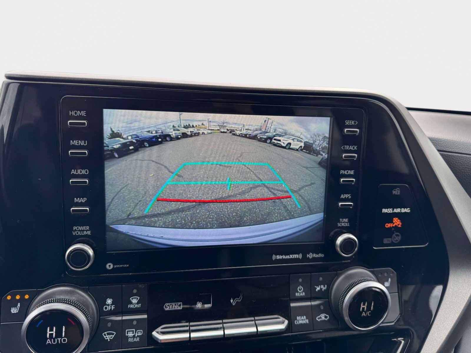 Used 2022 Toyota Highlander XLE image 28