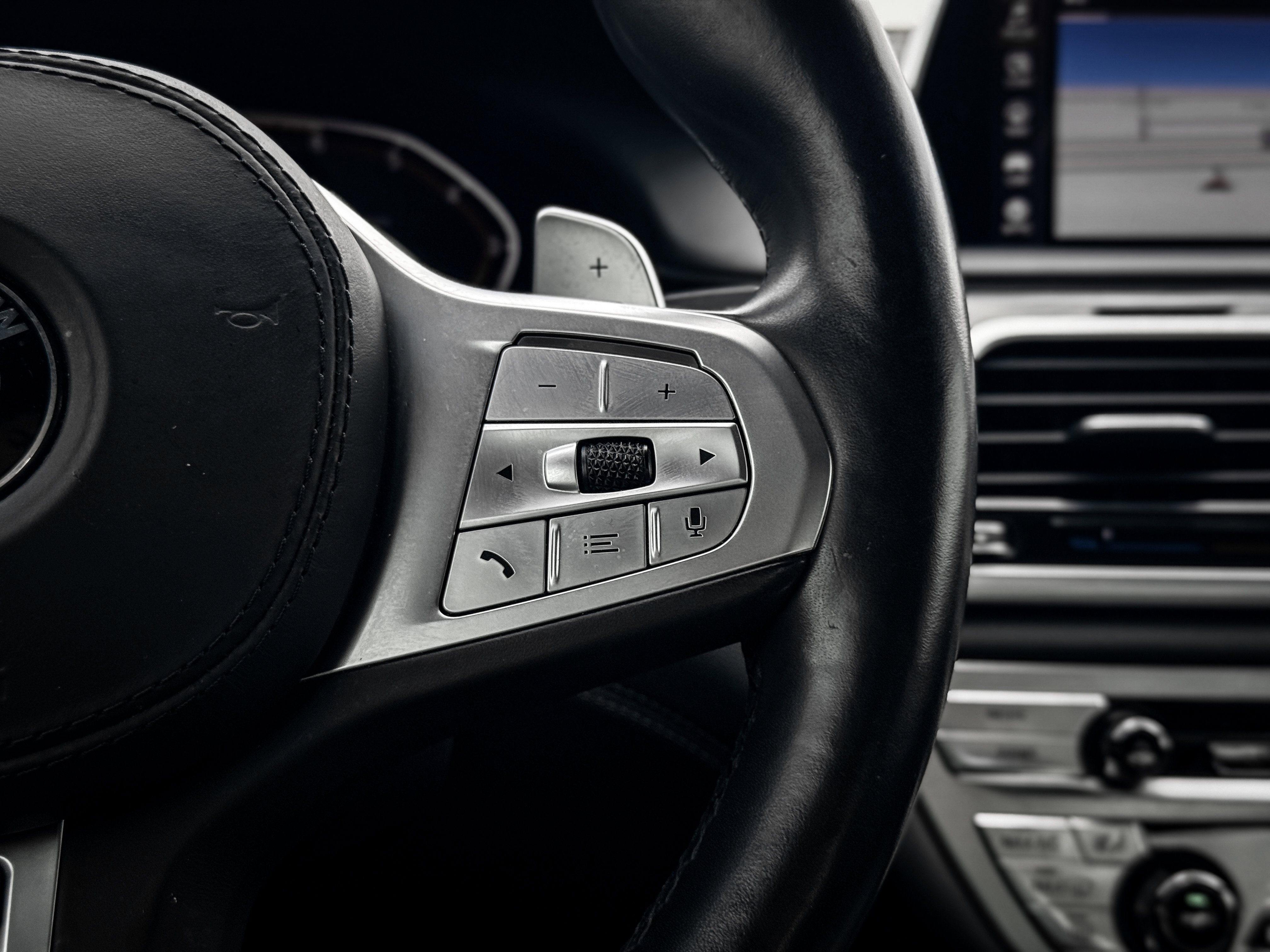 Used 2021 BMW 750i xDrive w/ Autobahn Package image 12