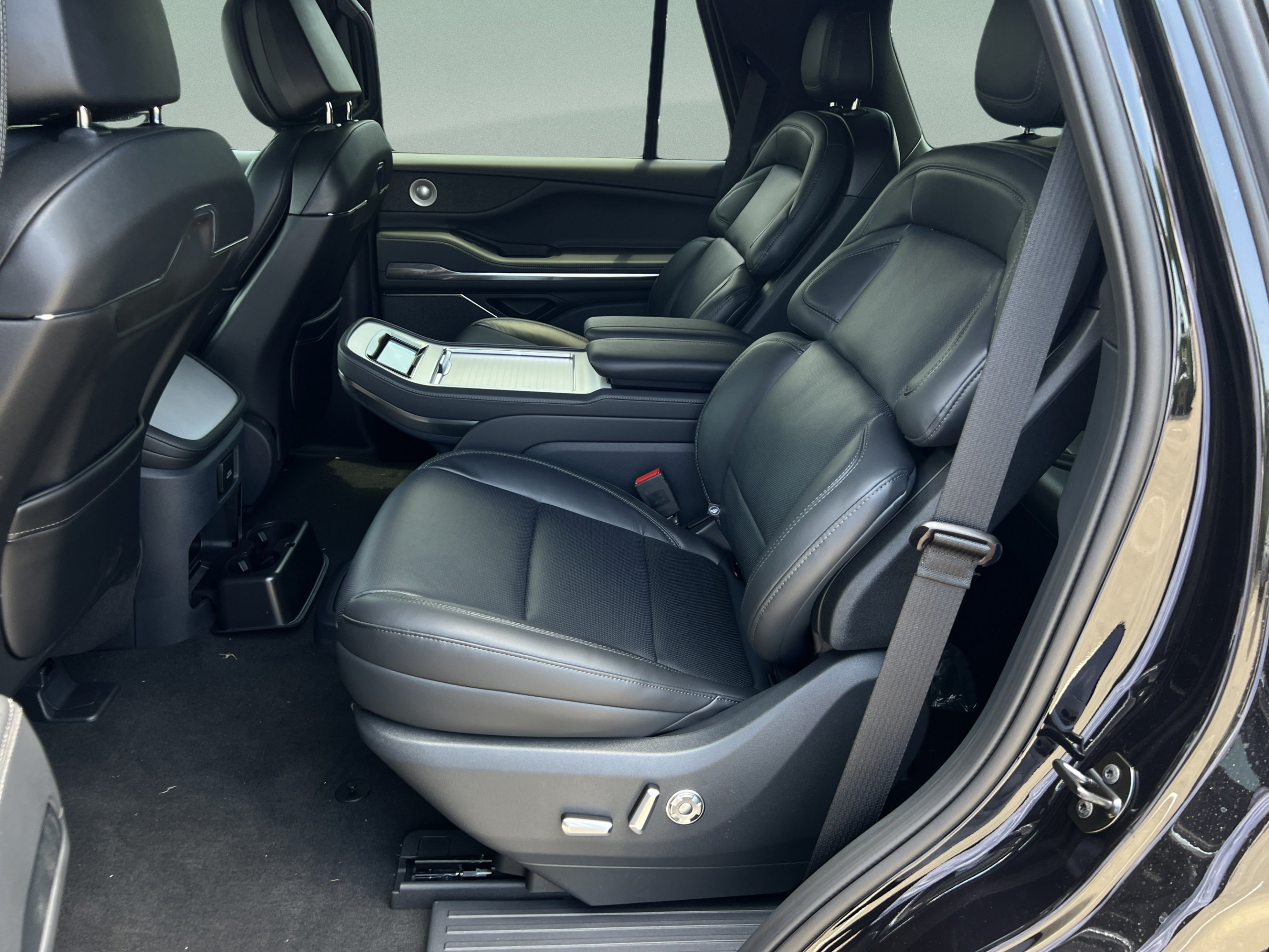 New 2027 Lincoln Navigator Reserve w/ Jet Appearance Package AWD/4WD image 24