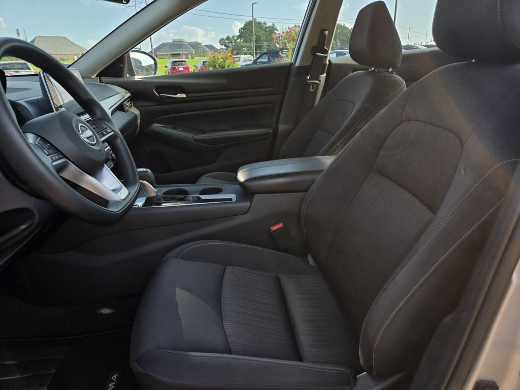 Used 2025 Nissan Altima 2.5 SV FWD image 12