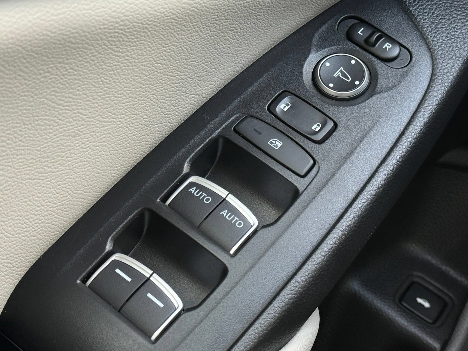 Used 2018 Honda Accord EX-L image 30