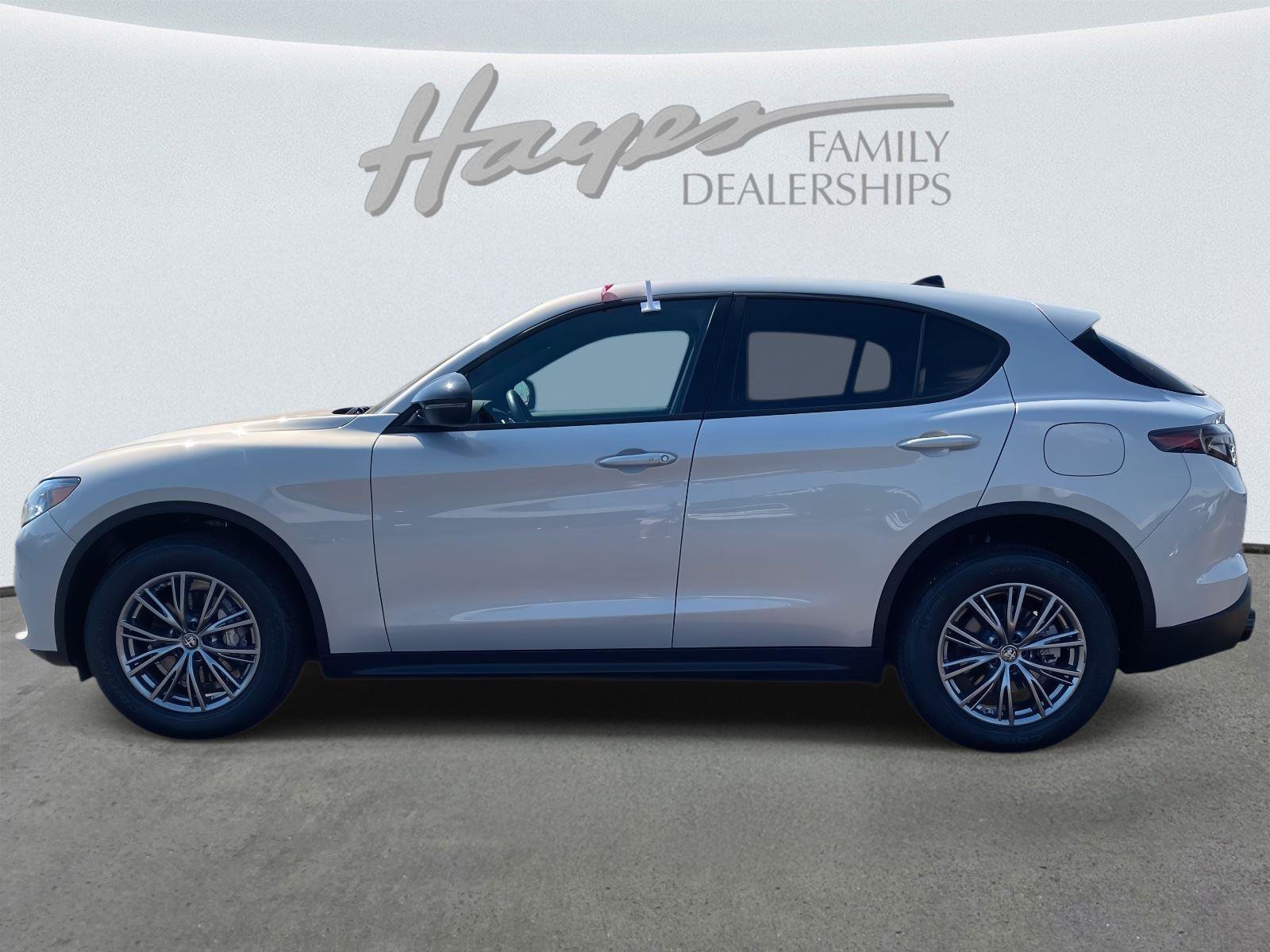 Used 2024 Alfa Romeo Stelvio Sprint image 36