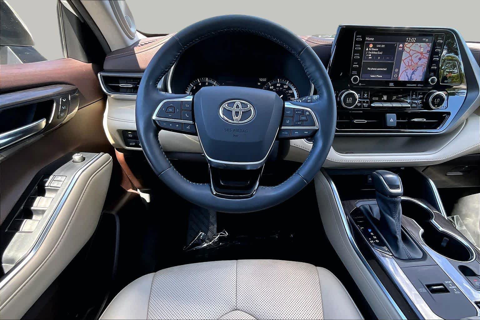 Used 2020 Toyota Highlander Limited FWD image 6