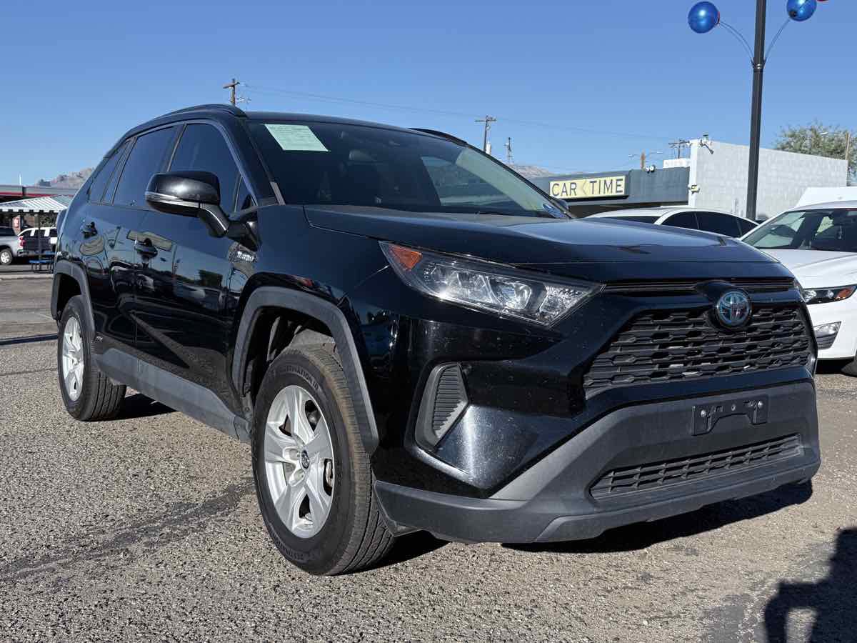 Used 2019 Toyota RAV4 LE image 3