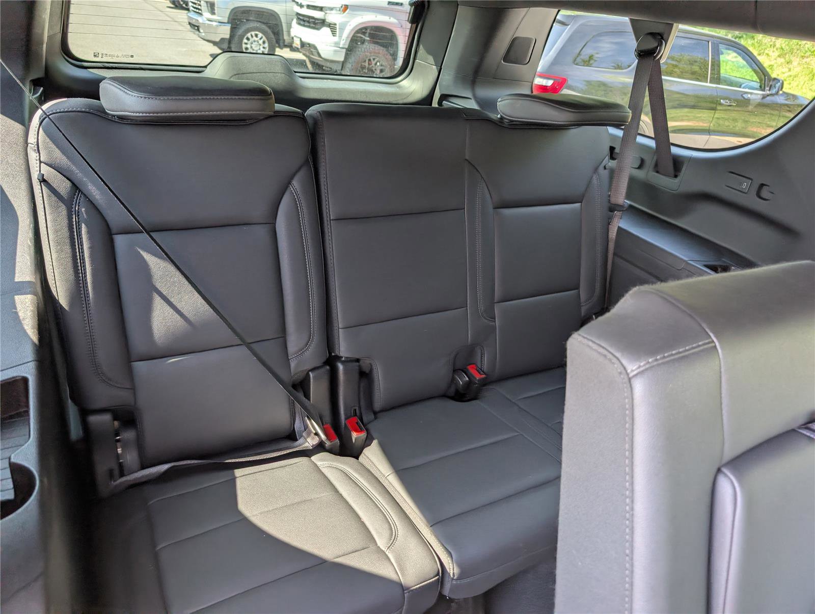 Used 2025 Chevrolet Suburban Z71 AWD/4WD image 13