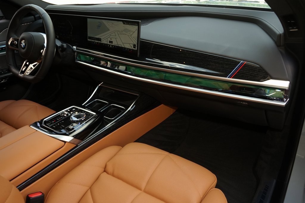 Used 2025 BMW 740i image 5