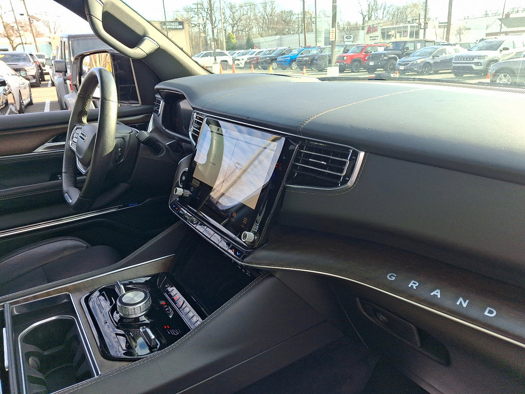 Used 2024 Jeep Grand Wagoneer L 4WD image 12