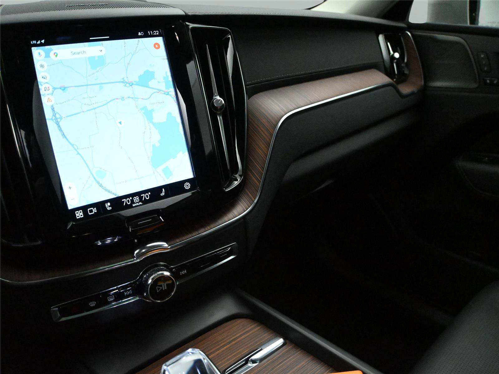 Used 2023 Volvo XC60 B6 Ultimate w/ Climate Package image 4