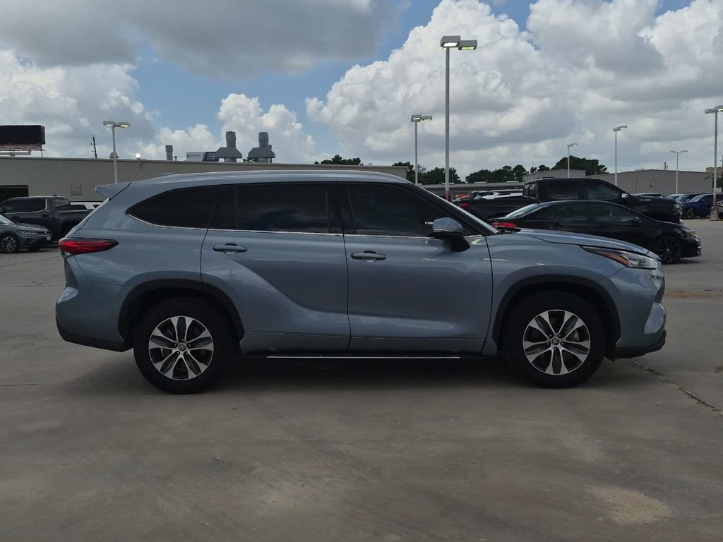 Used 2020 Toyota Highlander XLE FWD image 7