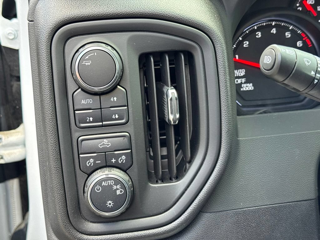 Used 2024 Chevrolet Silverado 1500 Custom Trail Boss AWD/4WD image 15