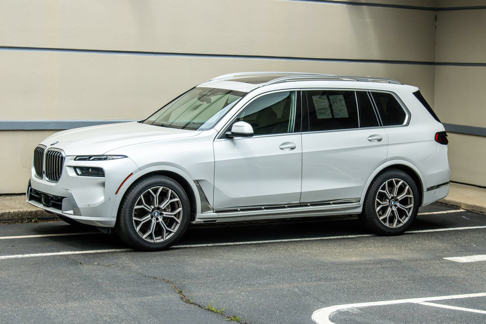 Used 2024 BMW X7 xDrive40i AWD/4WD image 3