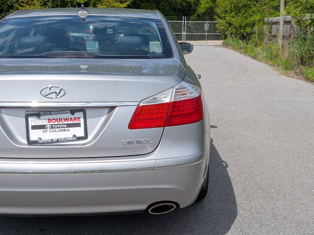 Used 2010 Hyundai Genesis 3.8 RWD image 7