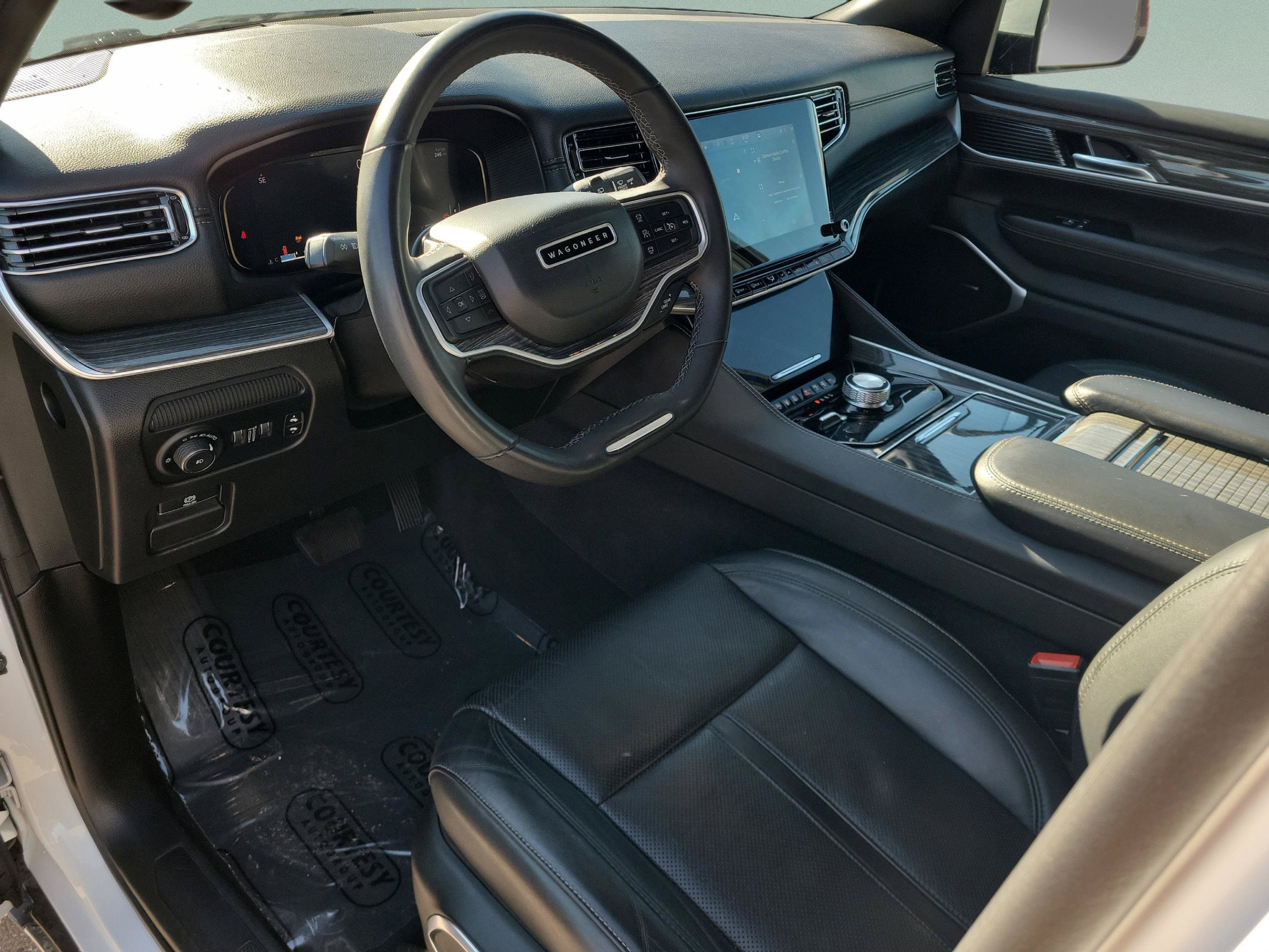 Used 2022 Jeep Wagoneer Series II AWD/4WD image 21