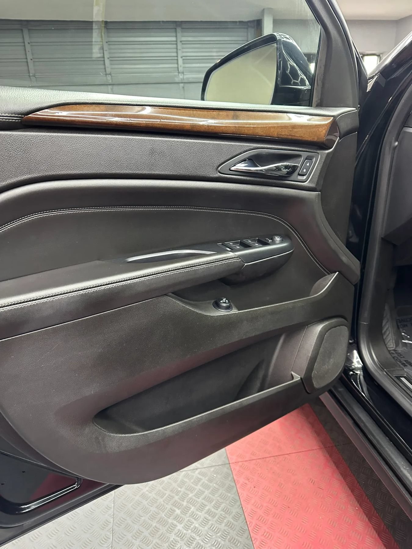 Used 2013 Cadillac SRX Luxury w/ Driver Awareness Package FWD image 7