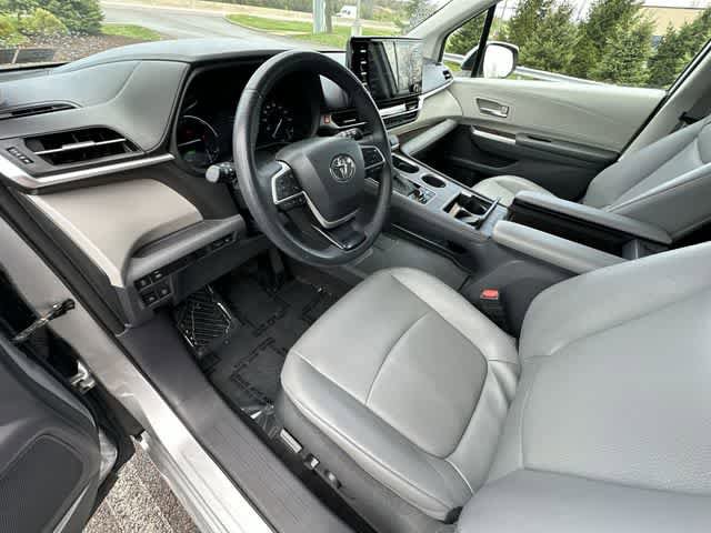 Used 2023 Toyota Sienna XLE image 16